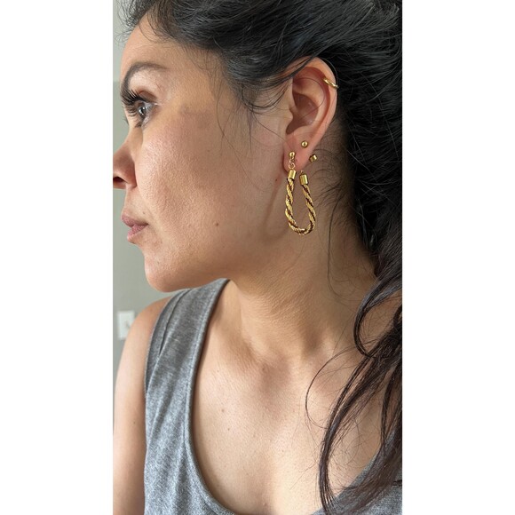 Gold tone twisted rope hoop earrings red minimalist - Picture 2 of 3